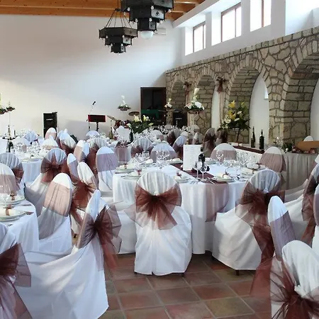 מלון Madi Kuria 3*