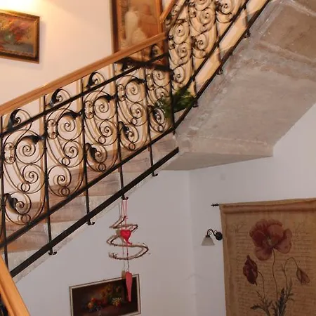 Madi Kuria מלון Mád