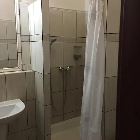 Madi Kuria מלון Mád